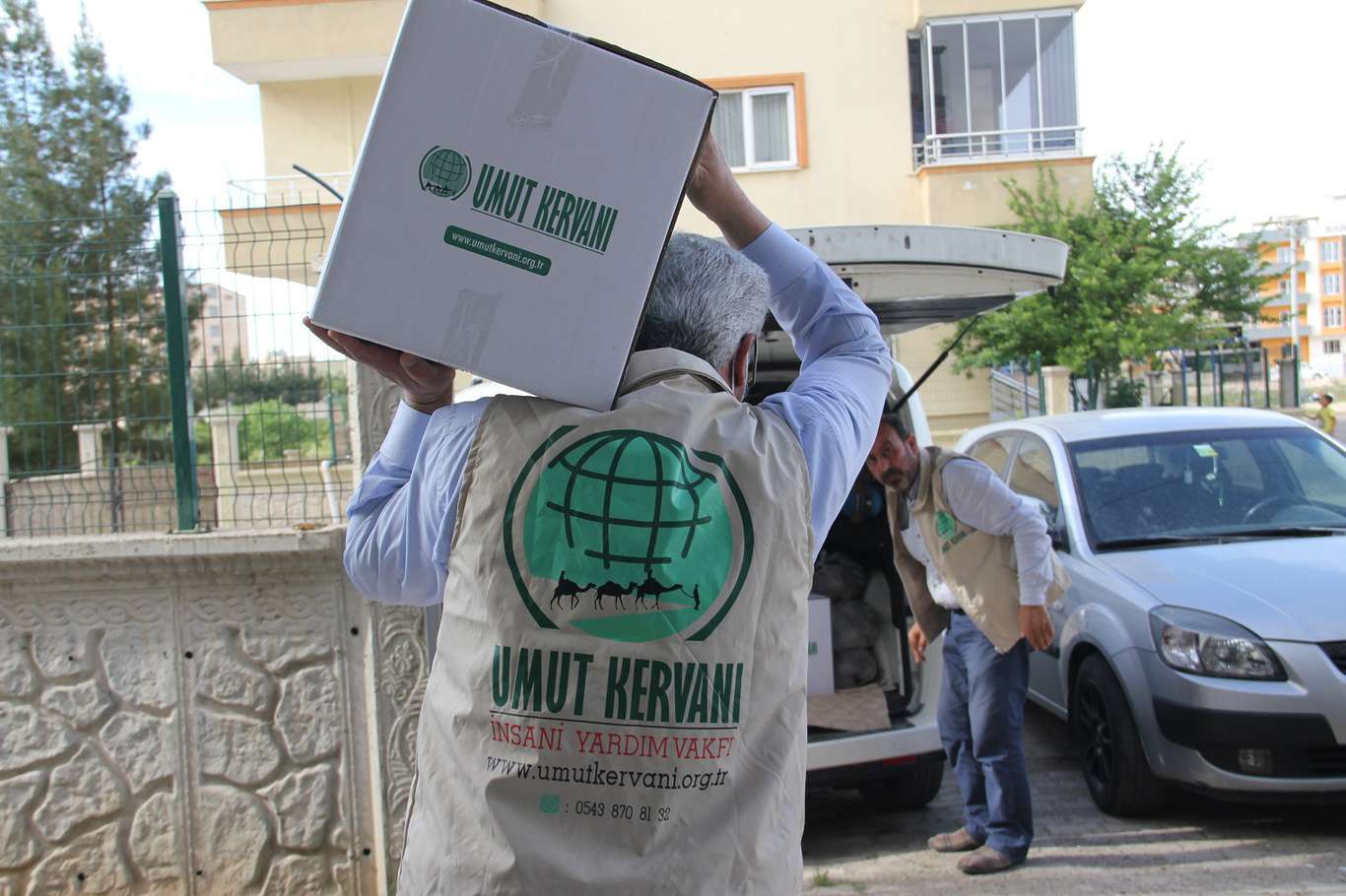 Hope Caravan provides food aid to hundreds of families in southeastern Turkey